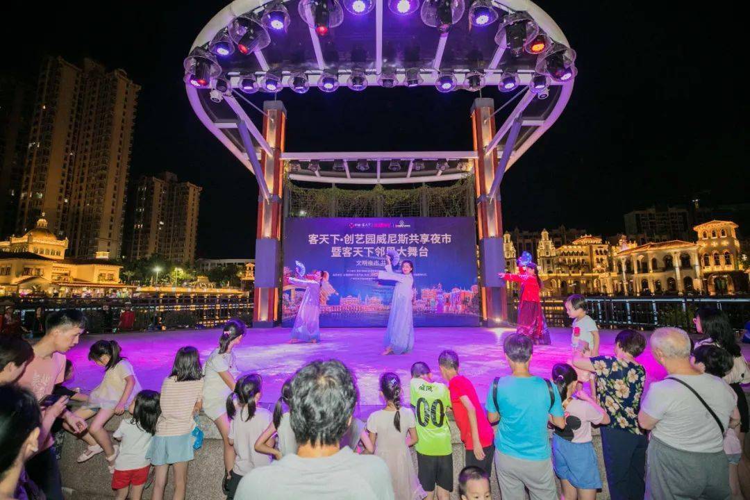 共享夜市再次迎来客天下业主舞台秀,持续交楼,九点半折,商机无限.