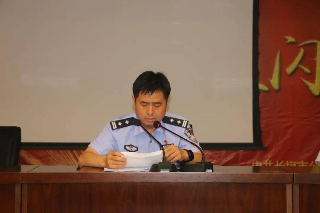 市消防救援大队教导员刘菲,市公安局纪检组长张大鹏针对当前消防叭