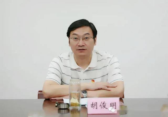 胡俊明强调要用心用情用力培养使用好部队转业干部