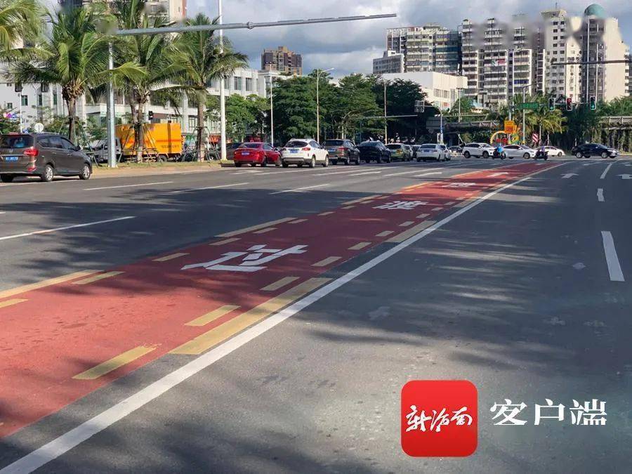 龙昆南路海德路口处,可以通行的过渡段边划上了禁止压线的白色实线.