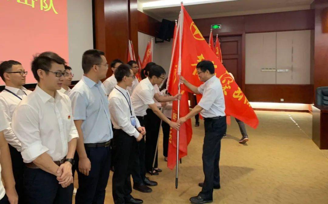 接旗帜,扛责任,攻目标 ——核动力院举行青年突击队授旗仪式