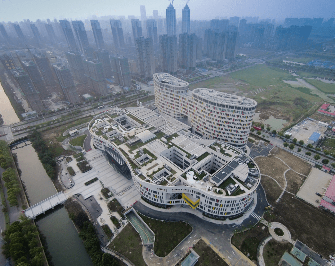 年在原苏州医学院附属第一医院儿科基础上建立的苏州大学附属儿童医院