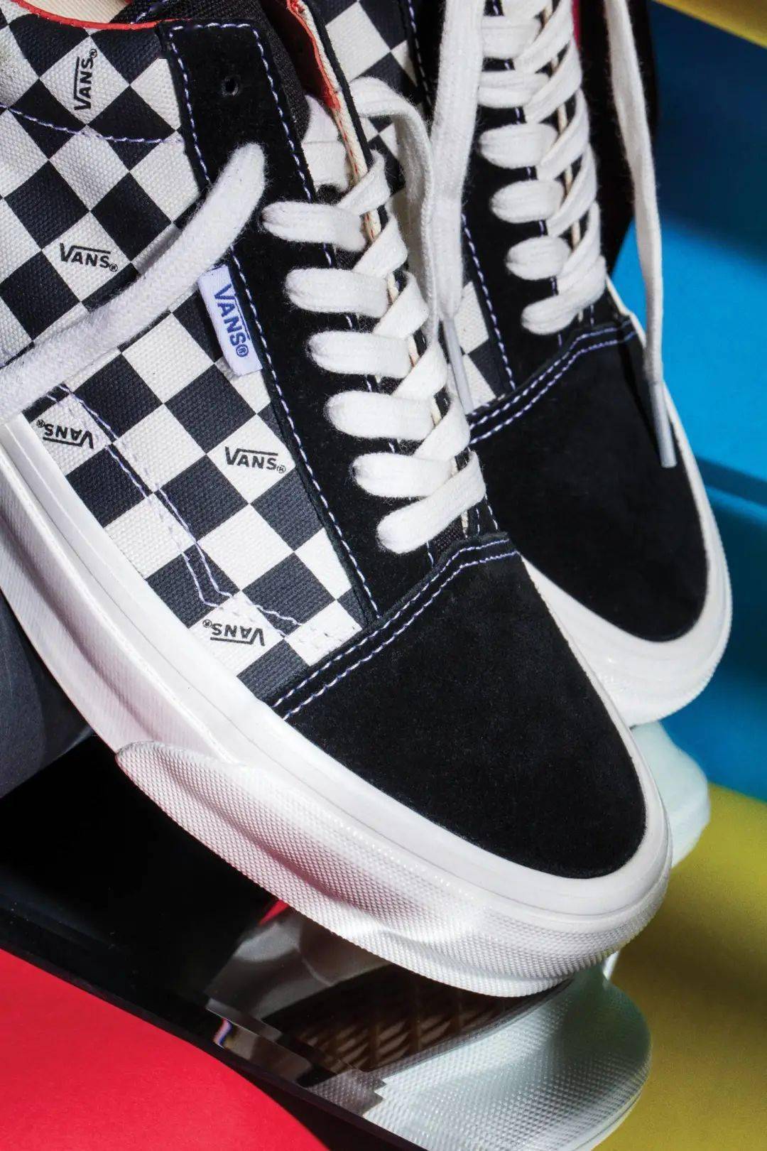 即便没有侧边条,old skool 照样可以很经典!_vans