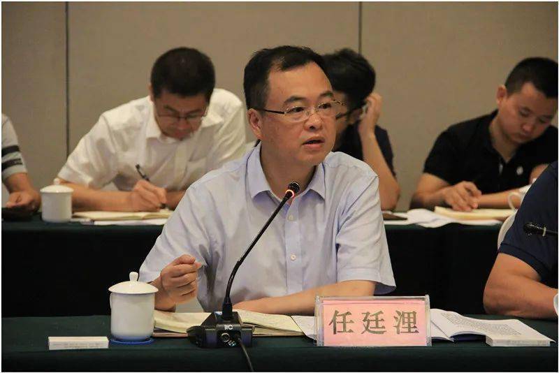 针对村级组织建设工作,任廷浬要求,要加大对村级后备干部力量的储备