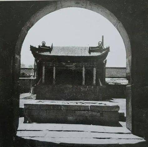 1947年,许昌县《建国日报》社聘请阎立品由汴来许在此义演五日,发出