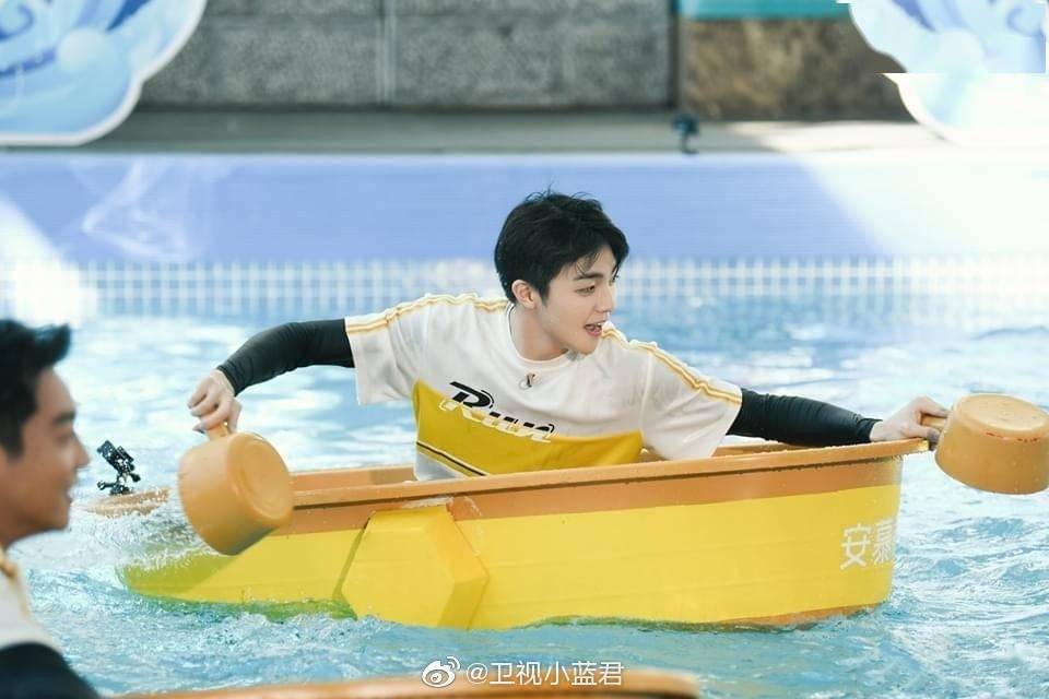 陈立农《奔跑吧》剧照公开 帅气严肃的脸上写着"你们完ne"!