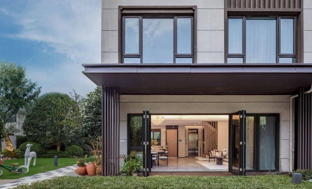 山水,院子,生活……观山院子电梯别墅的正确打开方式!