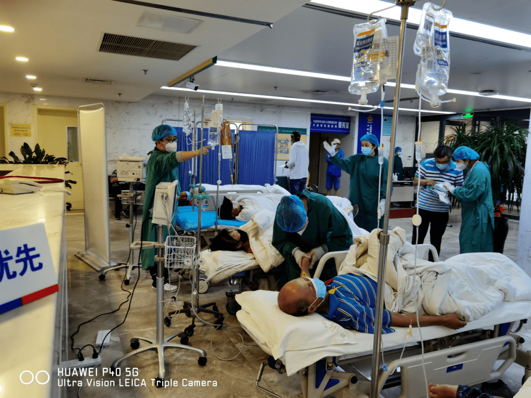 急诊速度19名患者同时到达