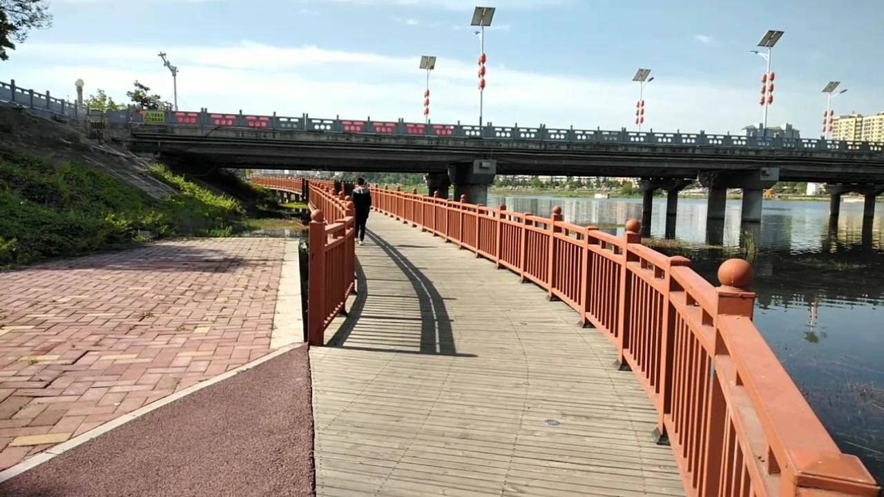 河南内乡湍河之滨