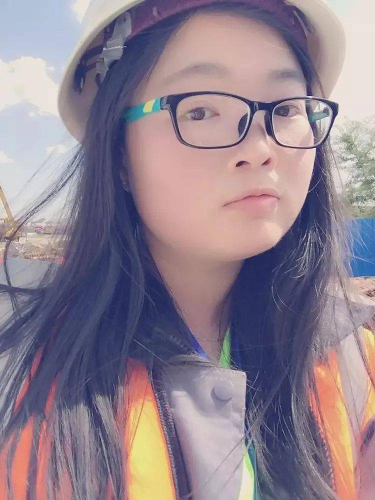 此曲由武部聪志作曲,郭敬明和落落联手作词,内地流行乐女歌手郁可唯