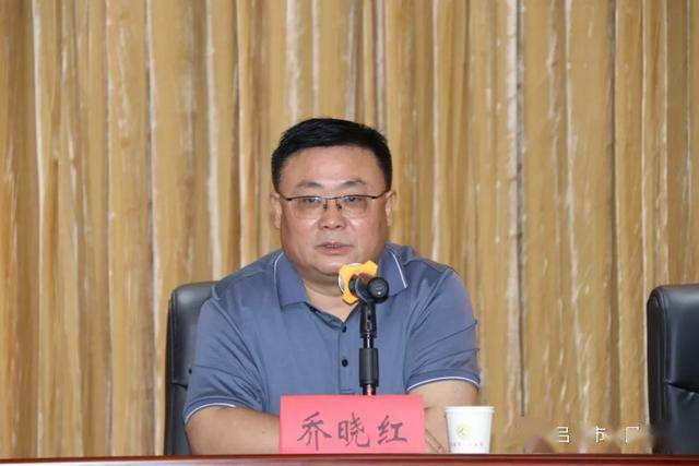 乔晓红院长表态,将和班子成员紧密团结在王富珍书记的周围,在医院阔步