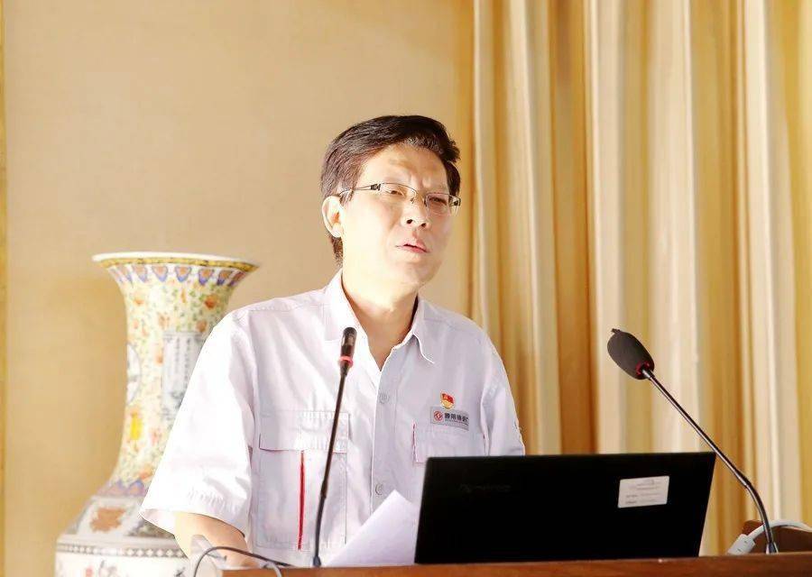 党委书记卢伟传达学习了东风汽车集团有限公司,东风有限装备公司2020