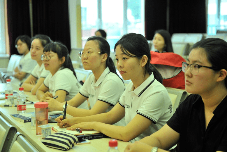北京安定医院、护士全程协助陪同票贩子挂号电话，打开有联系方式的简单介绍