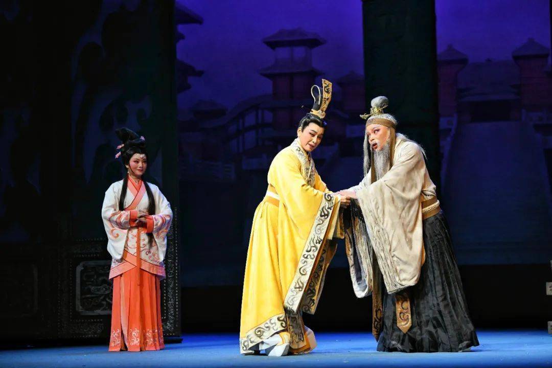 郭启宏莅汕观看新编历史潮剧绣虎公演