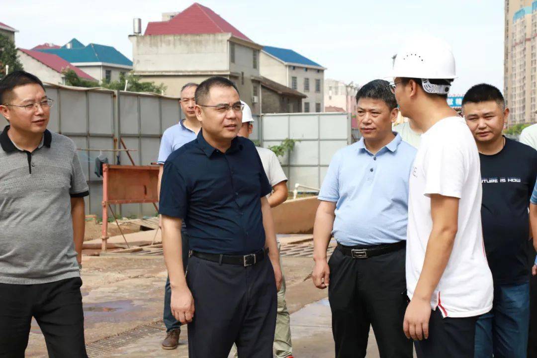 曾春书记走访慰问高温下的一线工作者