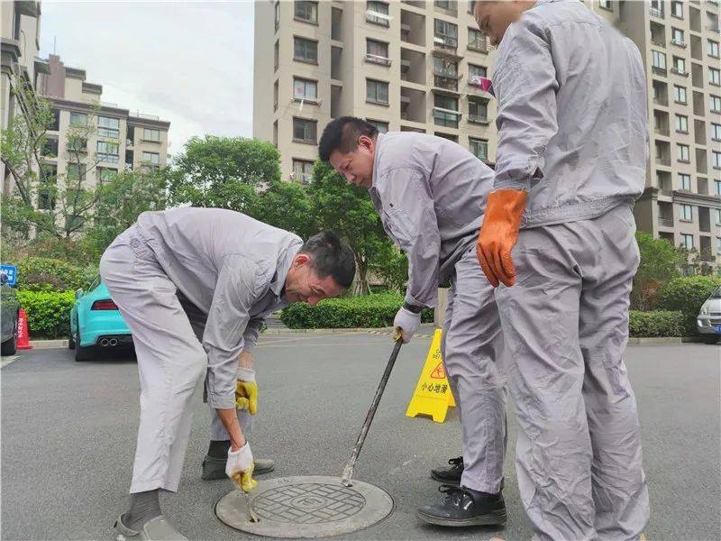 守护居民家中繁杂事——物业维修人员的24小时_报修