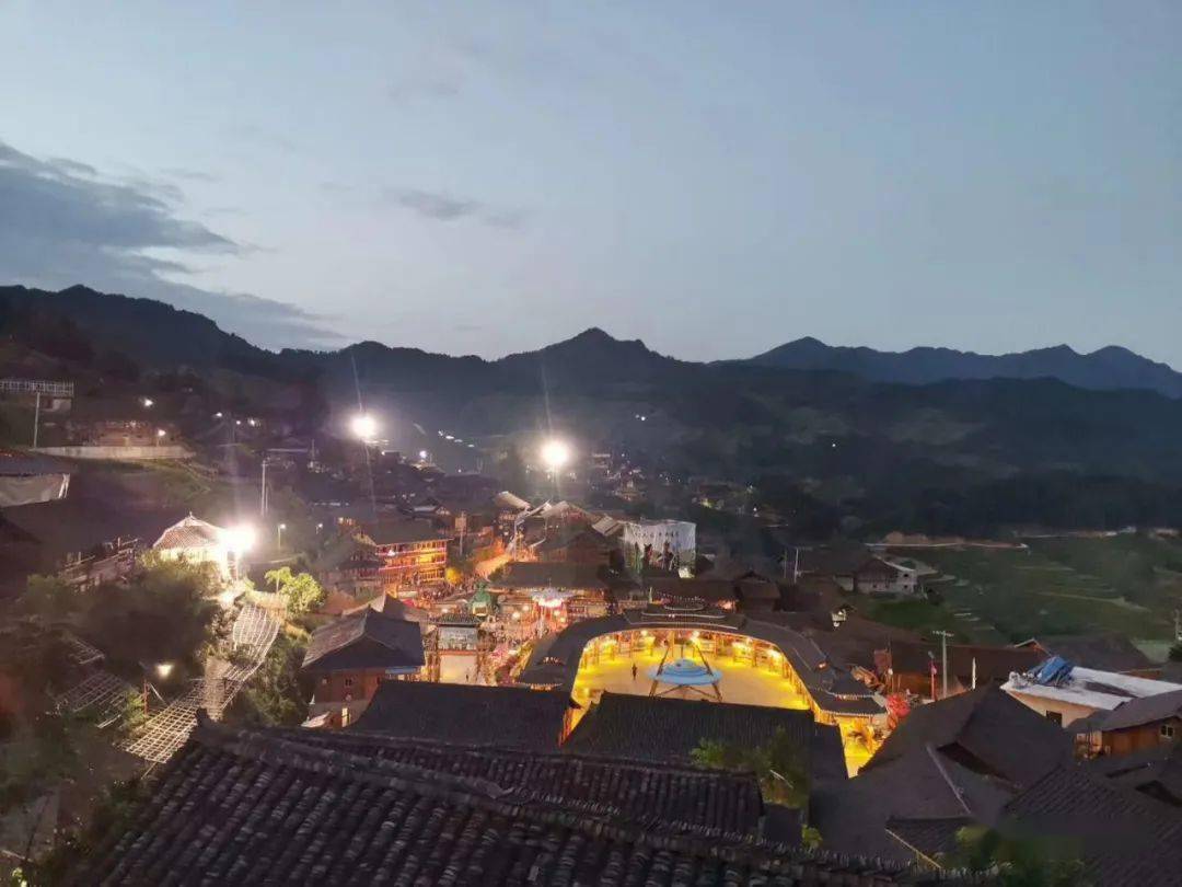 无遗这部电影主要场景在三都水族自治县都江镇月亮村盖赖传统村落取景
