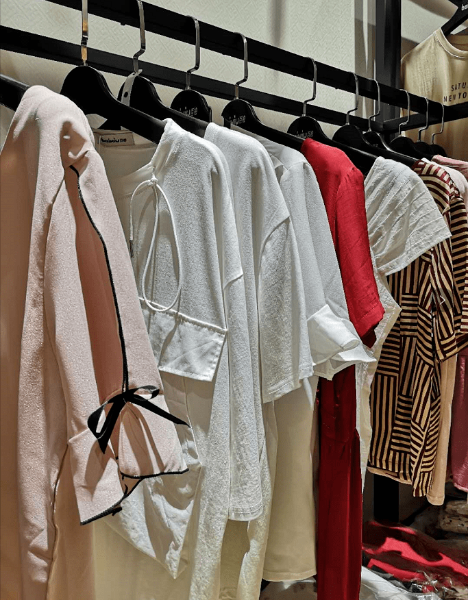 沿渡河大桥头百袖女装换季清仓.全场4.9折!