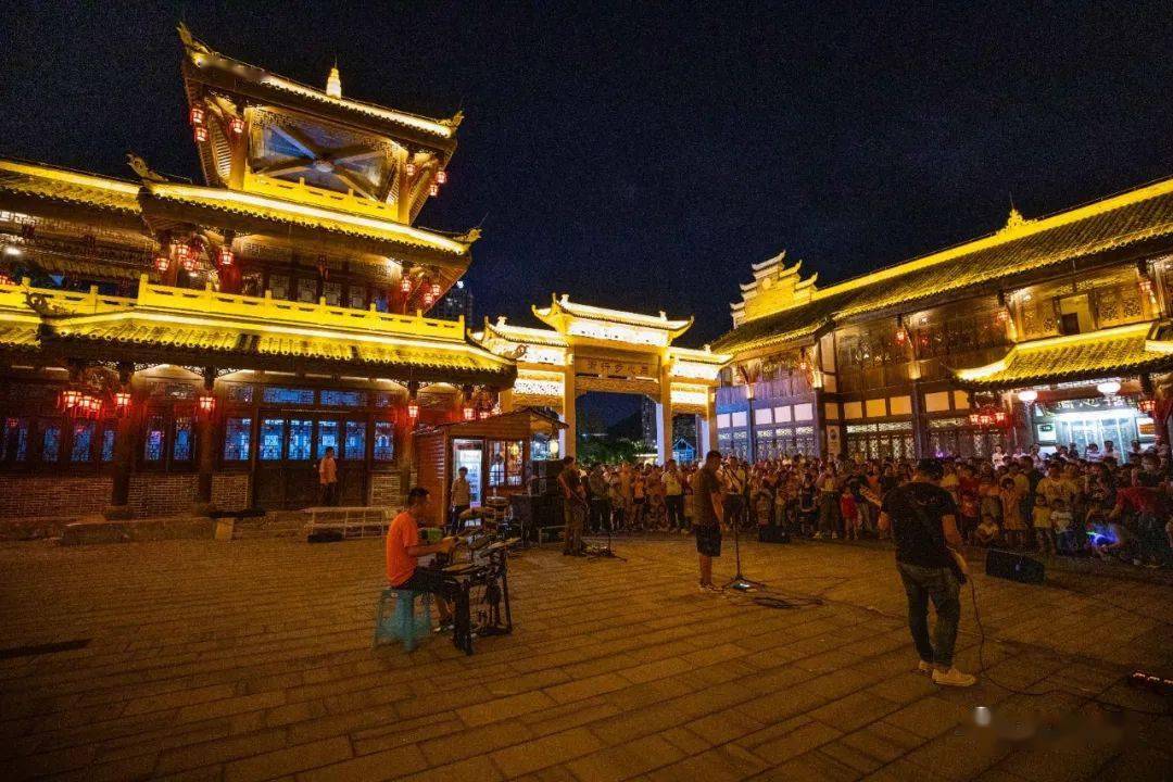 一夜之间一条风情街燃亮毕节夜市