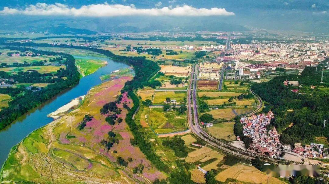 盈江:贫困人口全部喝上了放心水!