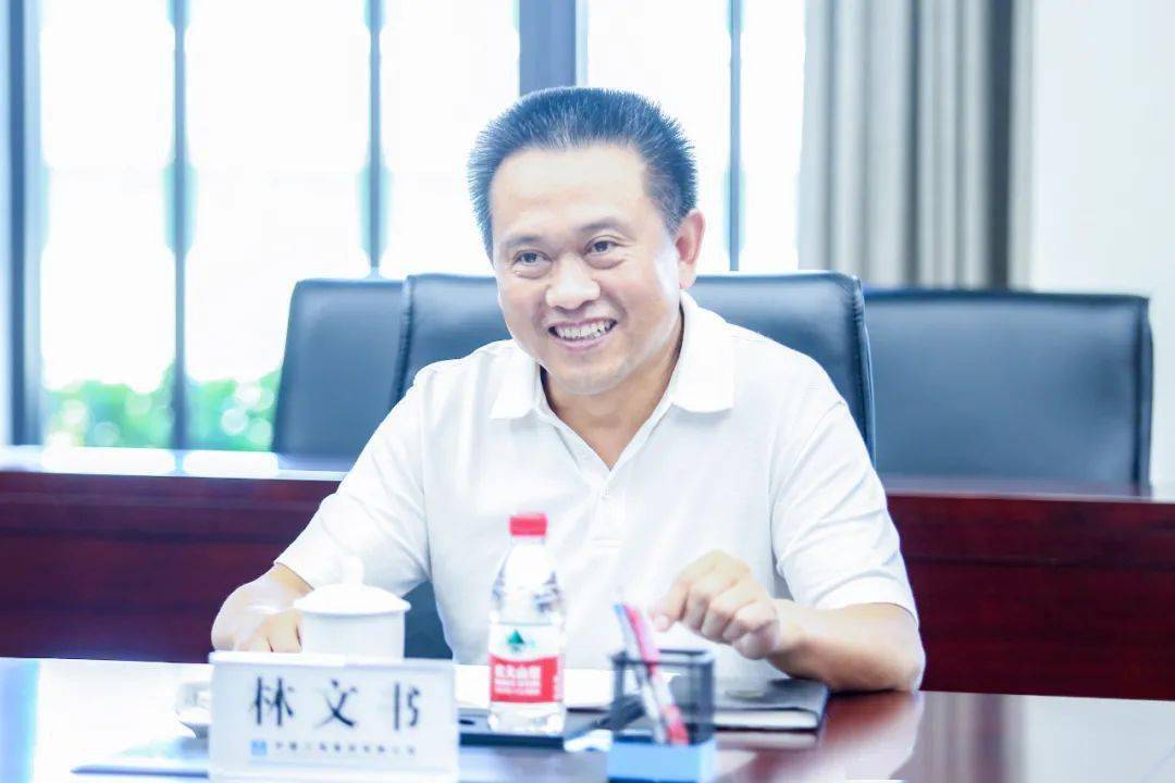 抢鲜看陈文健会见武汉市洪山区委书记区长林文书