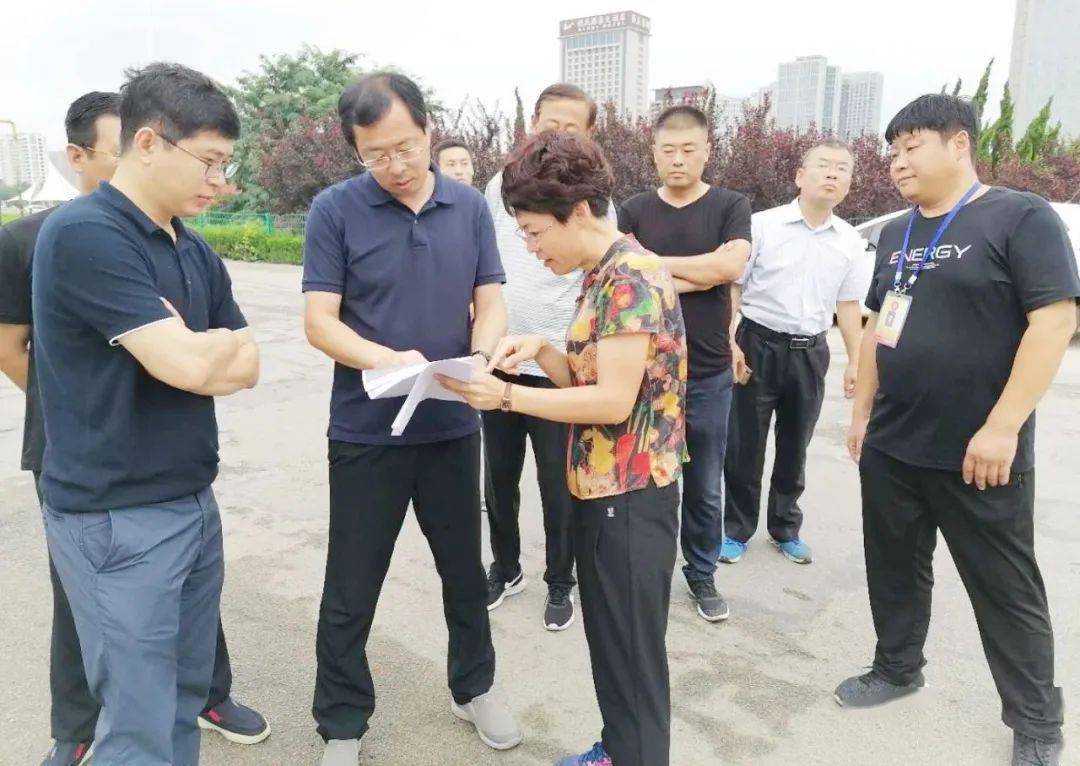 文登区副区长张晓威到文登市场检查指导