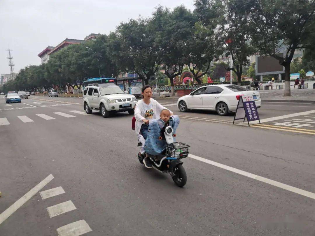 彬州这些人骑电动车走机动车道被曝光啦看看可有你认识的