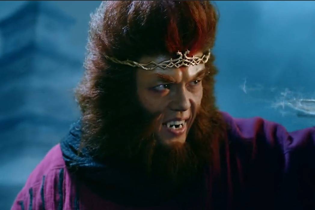 2分钟速看电影大神猴孙小天穿越未来挑战异世界自己