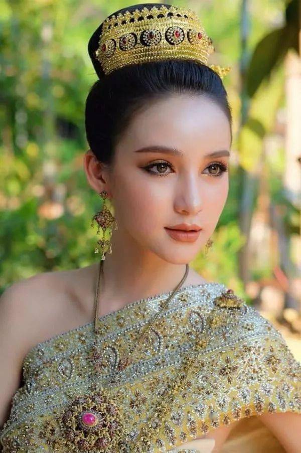 泰国angelababy:最美跨性别者,给父母买别墅,终于圆儿时梦想