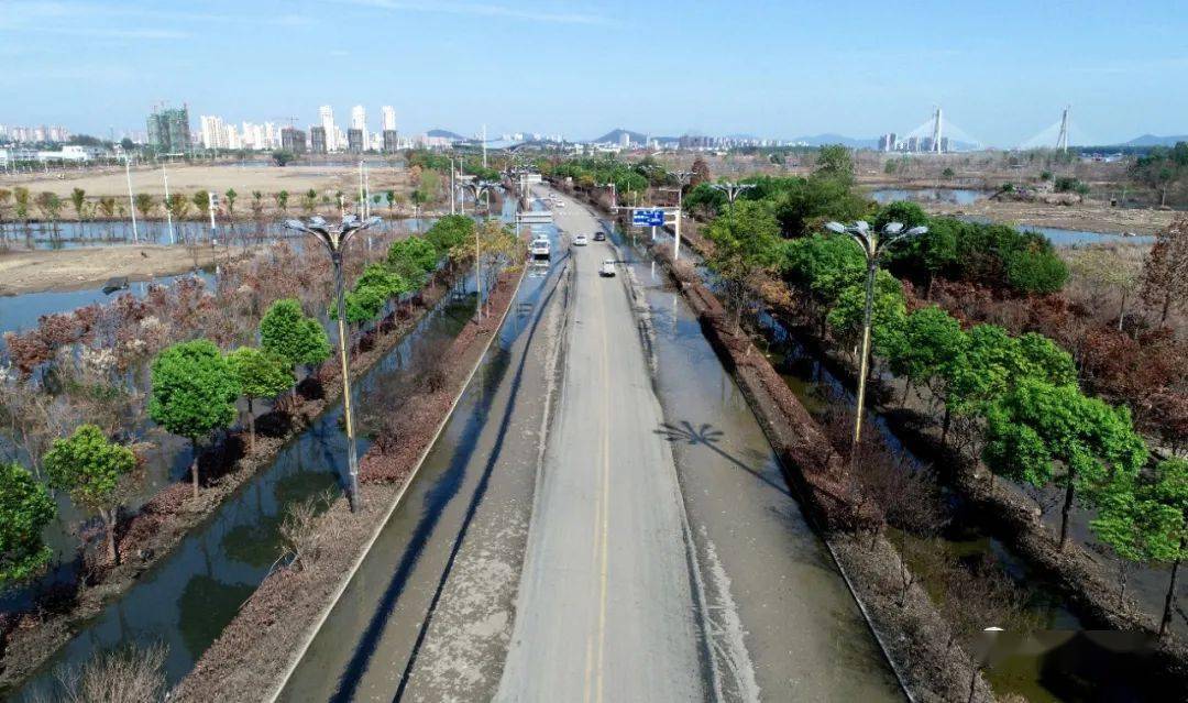 现场视频好消息巢湖滨湖景城西区门口道路刚刚恢复通行啦