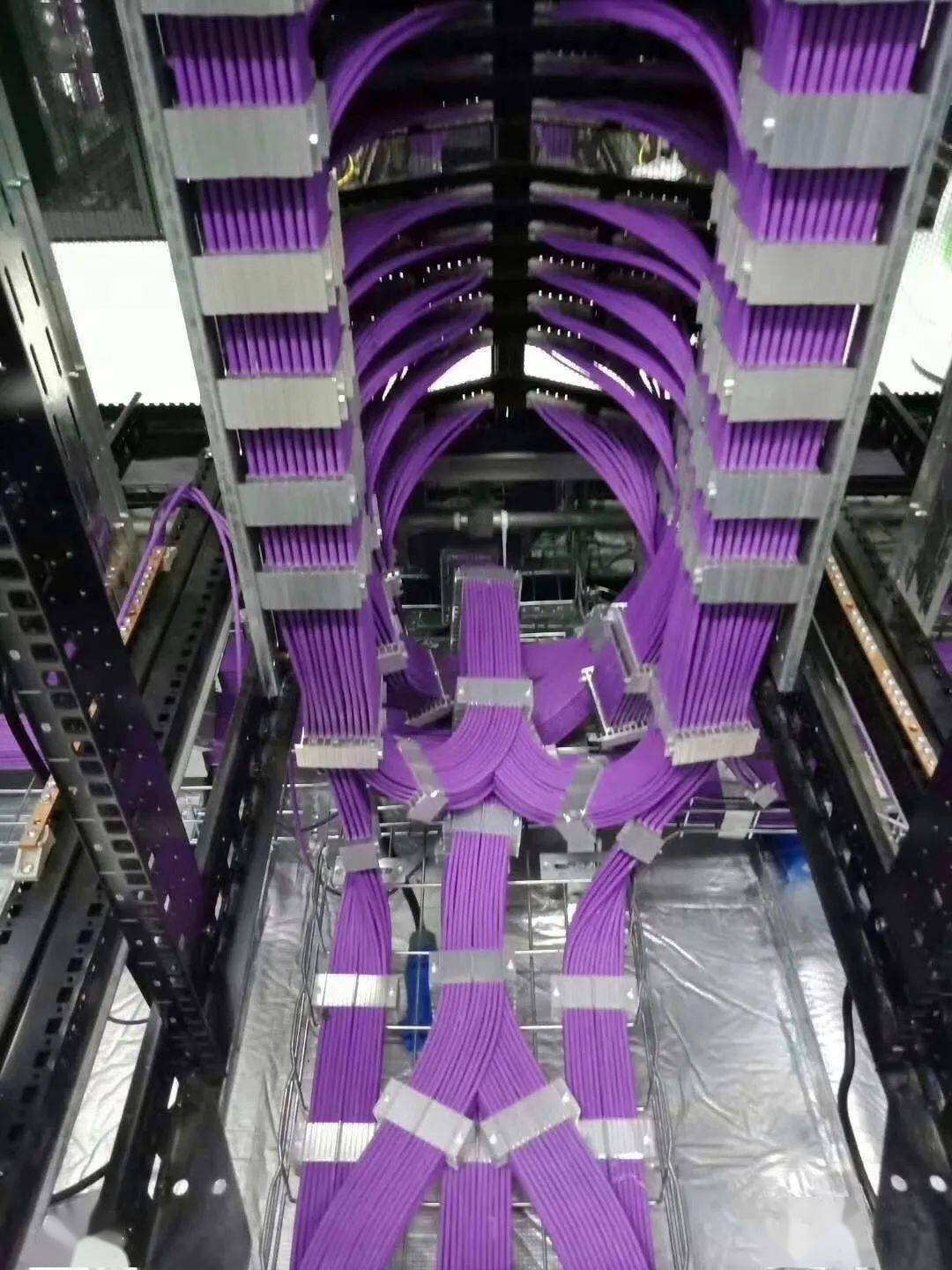 弱电机柜乱如何解决教你如何理线关键方法要对