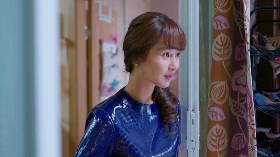 欢乐颂小蚯蚓干劲十足去应聘一身装扮逗乐樊姐这造型太逗