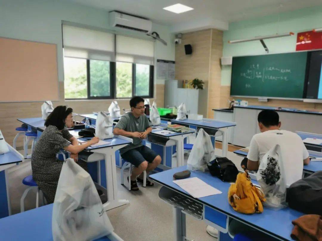 我们有幸邀请了厦门市生物学科泰斗,市生物学科带头人,高级教师张永金