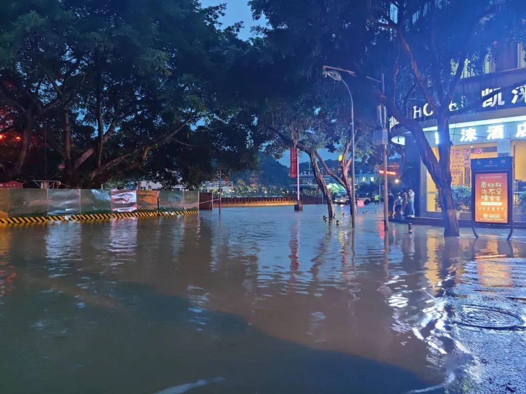 乐山暴雨再度袭城河水暴涨多处被淹一大波图片视频直击现场