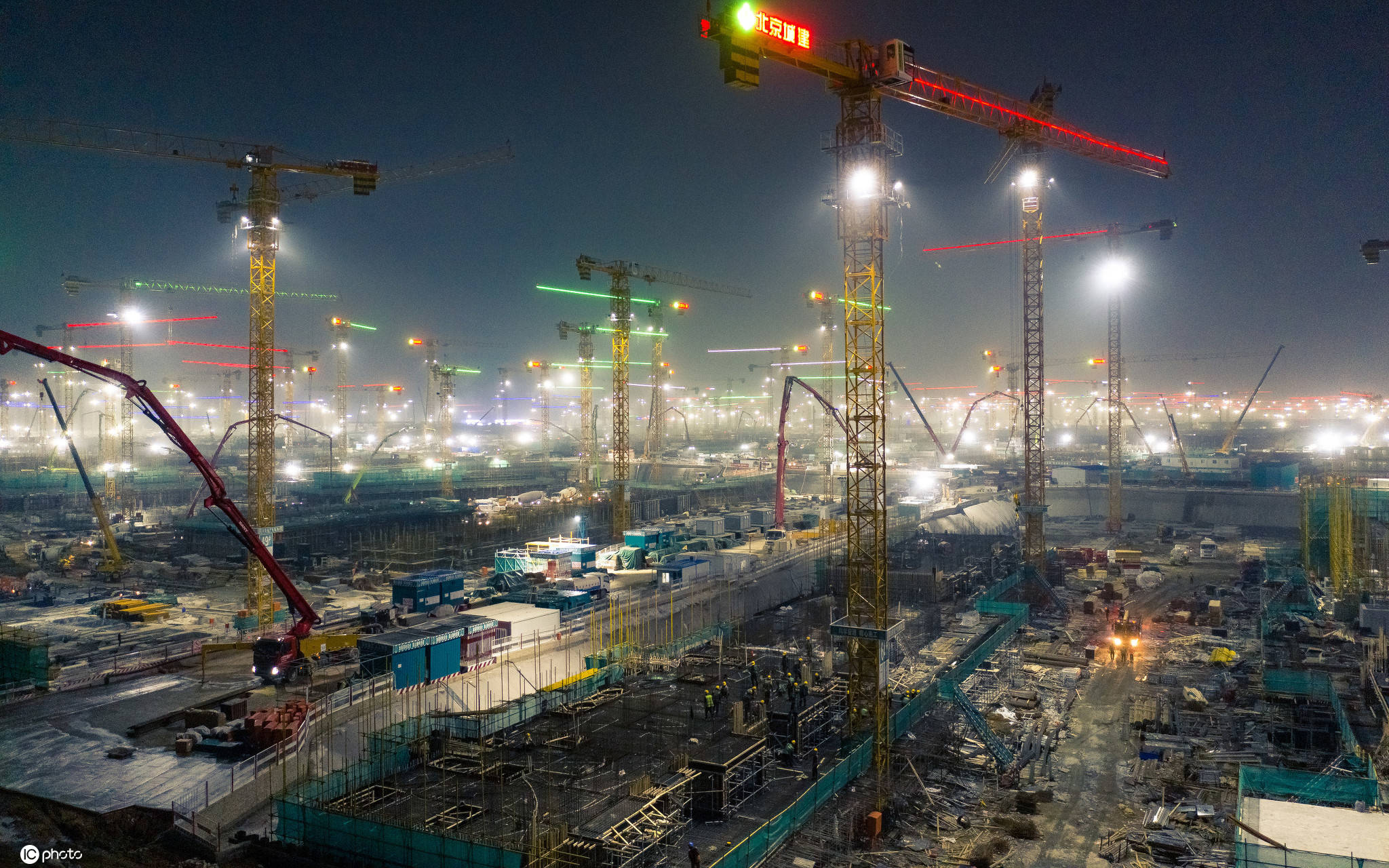 "未来之城"雄安新区重点建设项目加紧施工_工地