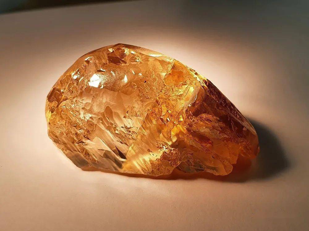 新闻alrosa新发现一颗236克拉黄钻原石俄罗斯迄今最大