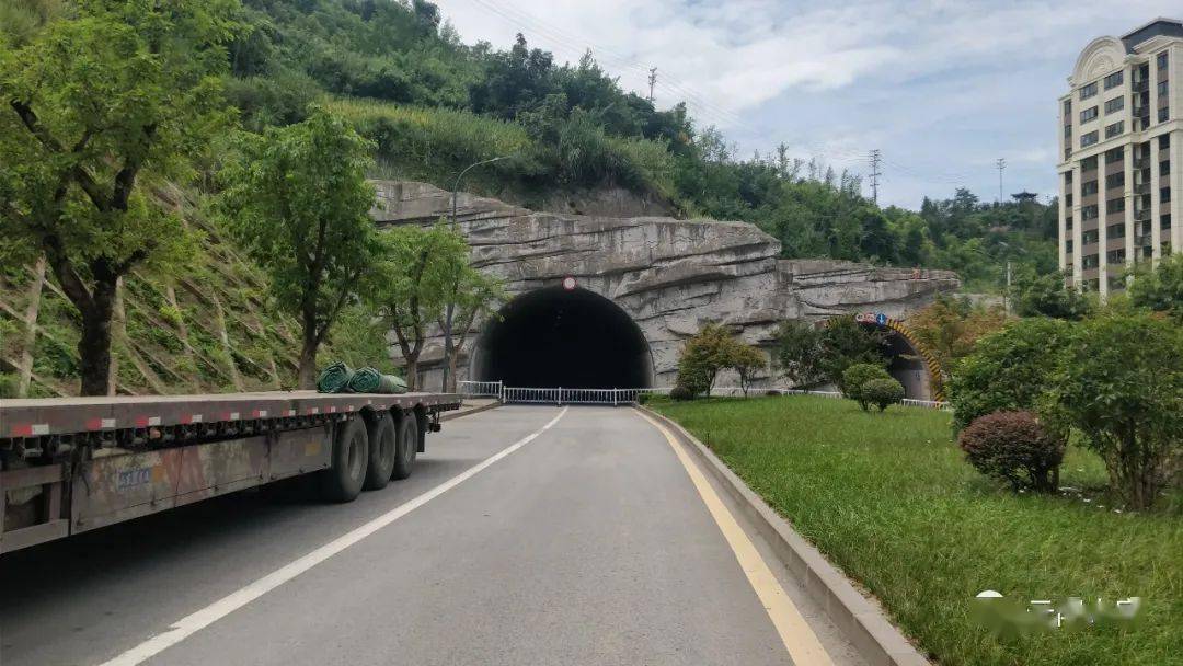 云阳两条隧道暂时封闭无法通行大家注意绕道行驶