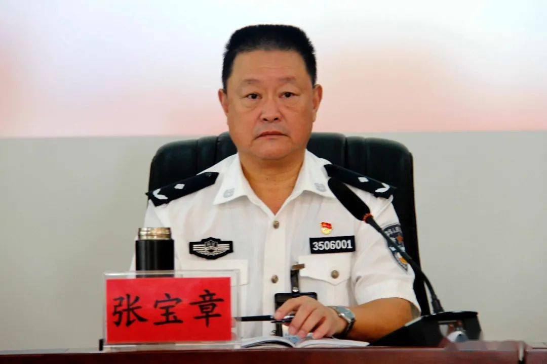 全体机关和隔离备勤的民警职工参加会议,所党委书记,所长张宝章发