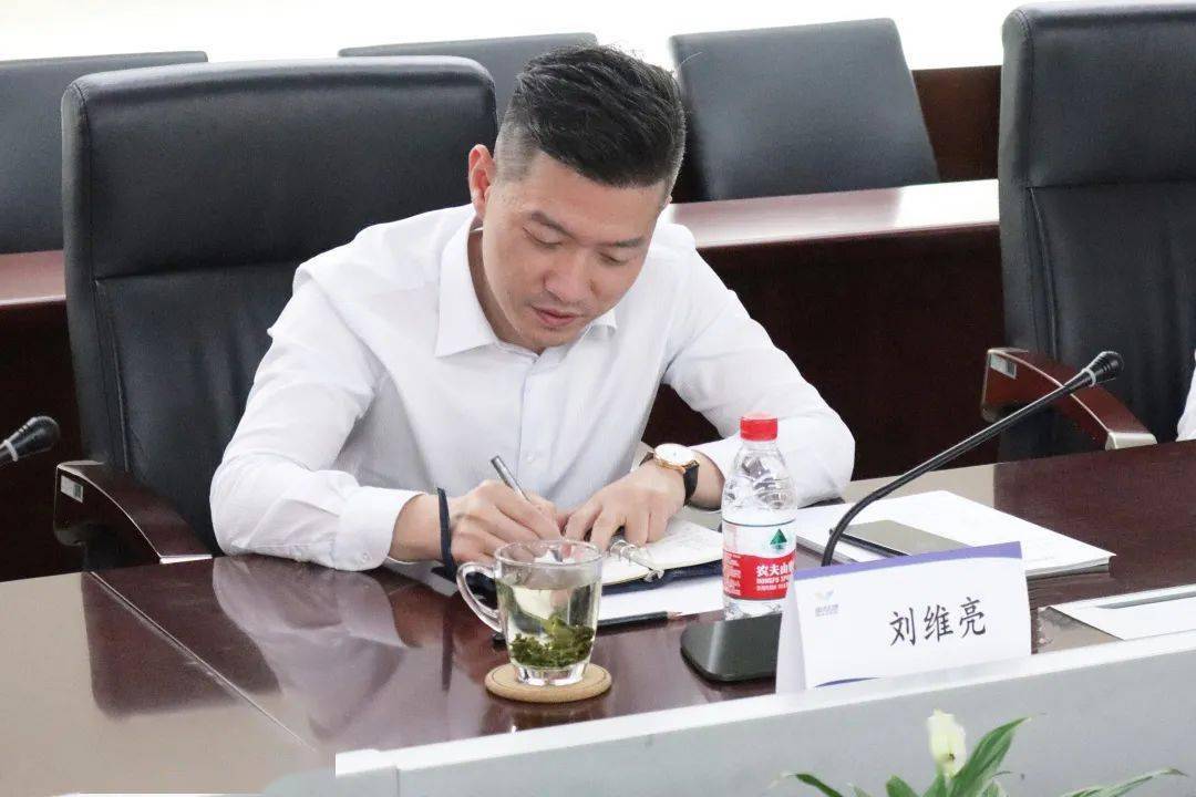 中小企业处处长刘维亮参加会议会议照片佳讯飞鸿一定不辜负北京市各级