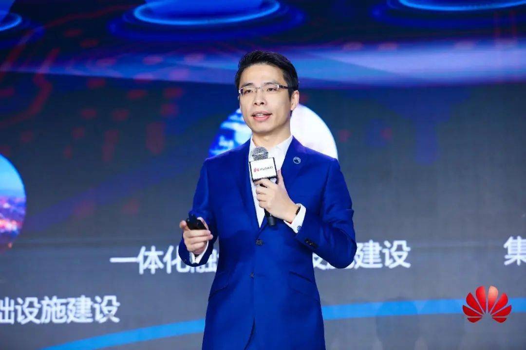 华为中国政企cmo陈浩在演讲中提出,"新基建"的意义,不在规模,而在带动