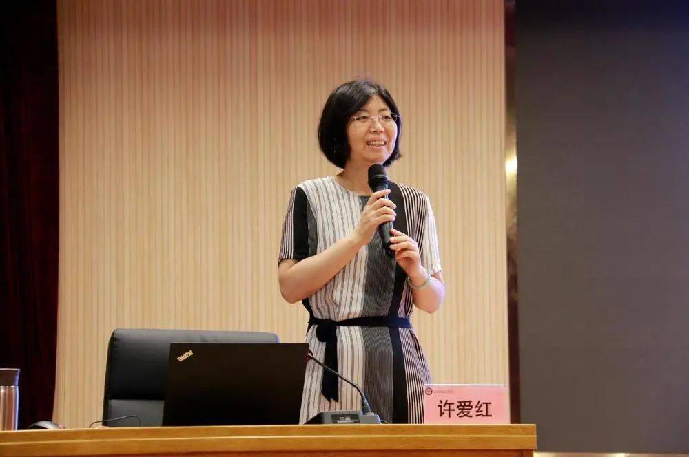 教师培训提升教师科研能力引领教师专业发展