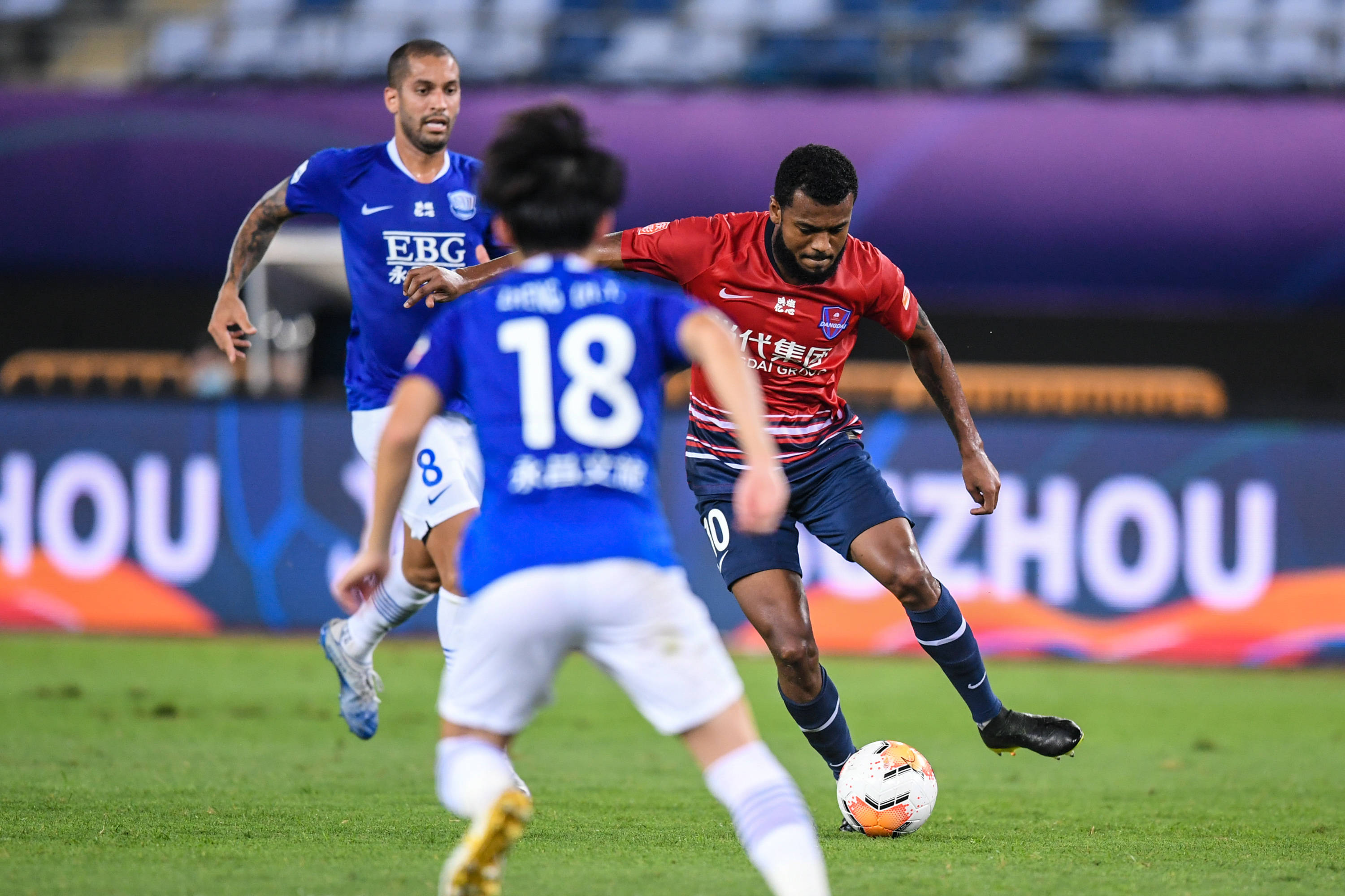 足球中超重庆当代对阵石家庄永昌