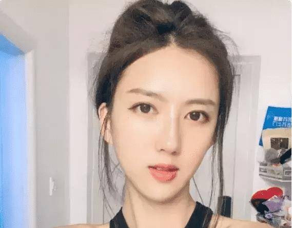 女主播开团旭旭宝宝长得丑并强势表态把大马猴全部禁言