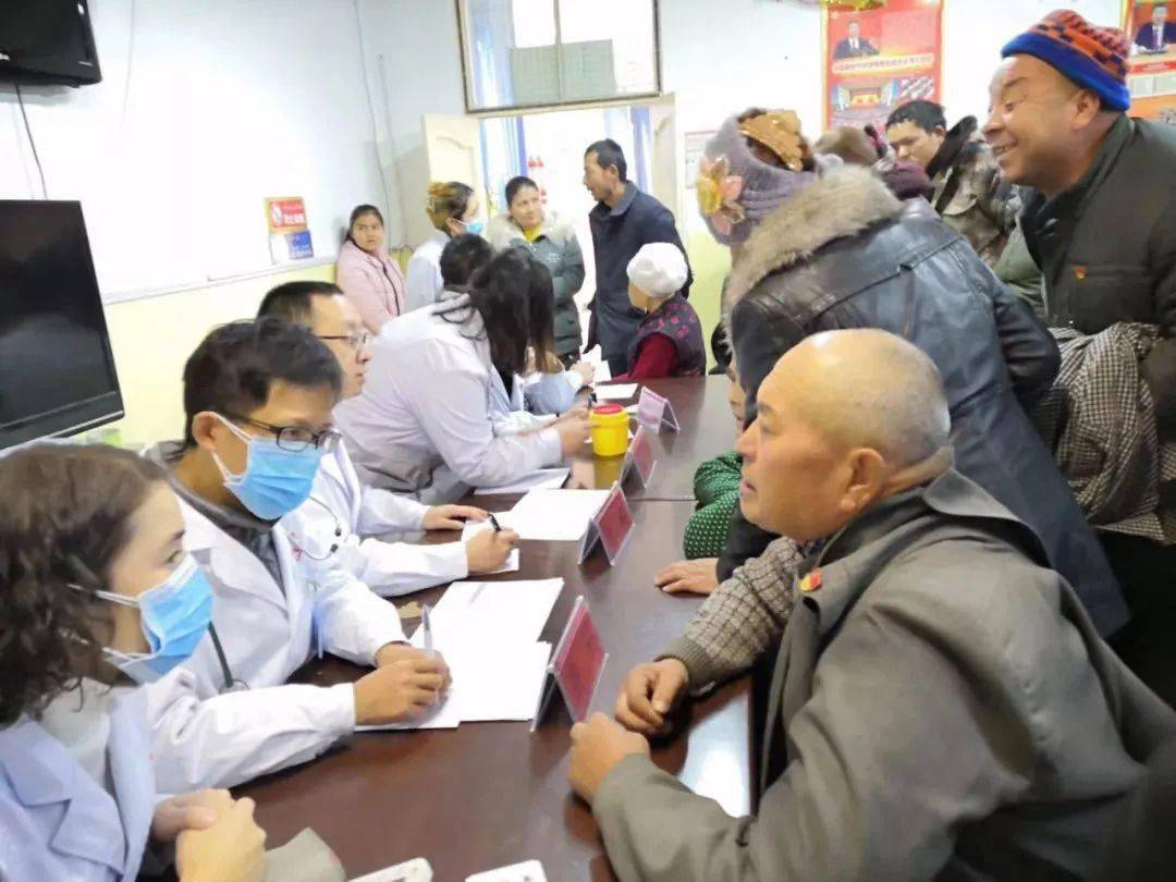 救人要紧平湖一医生徒手为男子抠大便近半小时事后他却说