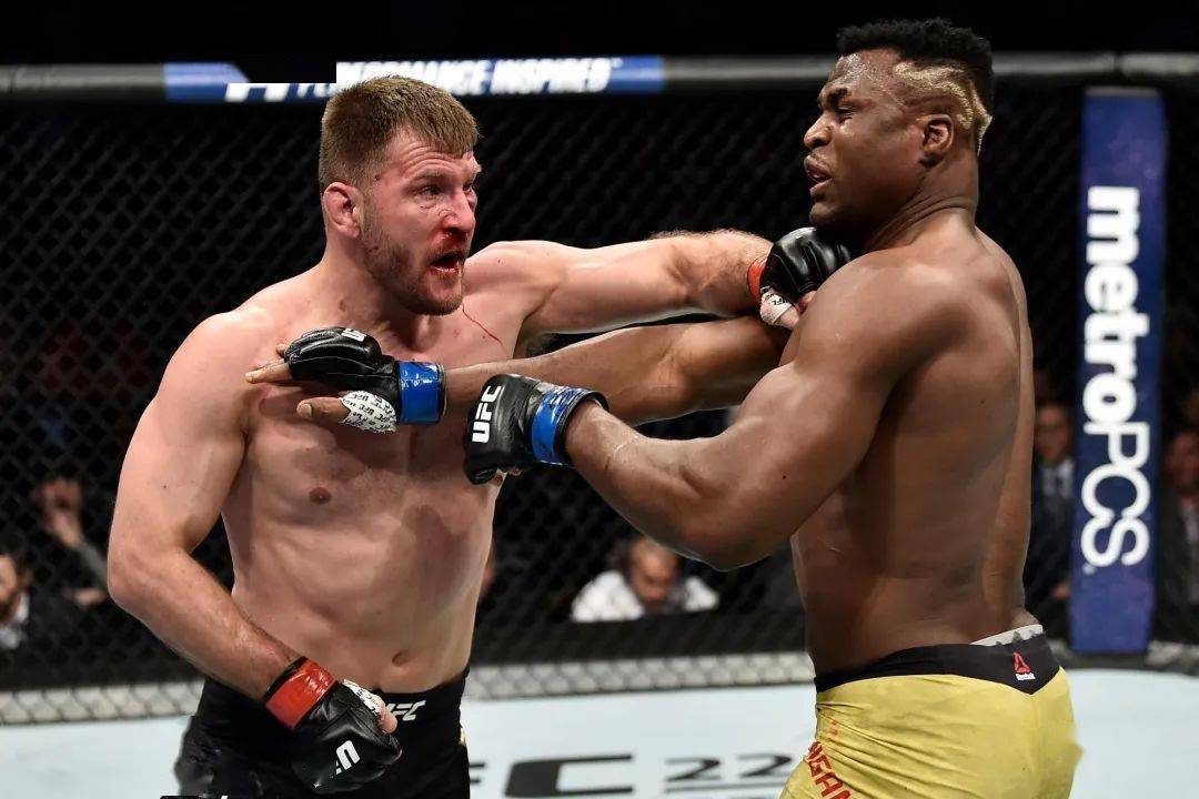 白大拿骨头可以挑战冠军但必须排铁血之后