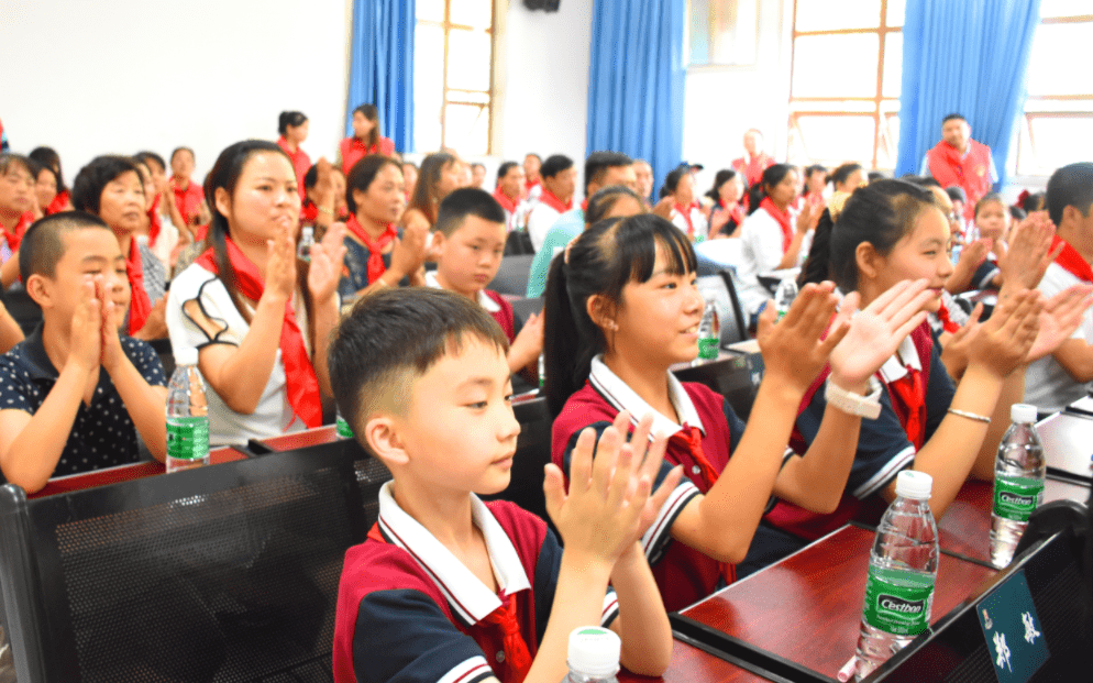 向峨小学"爱不留守助力成长"夏令营结营!