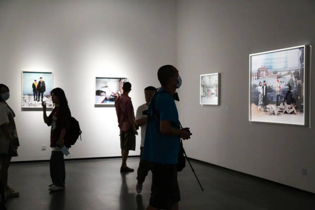 文产曲江西安美术馆青年艺术家项目系列展览空城计陈荣辉摄影展开幕