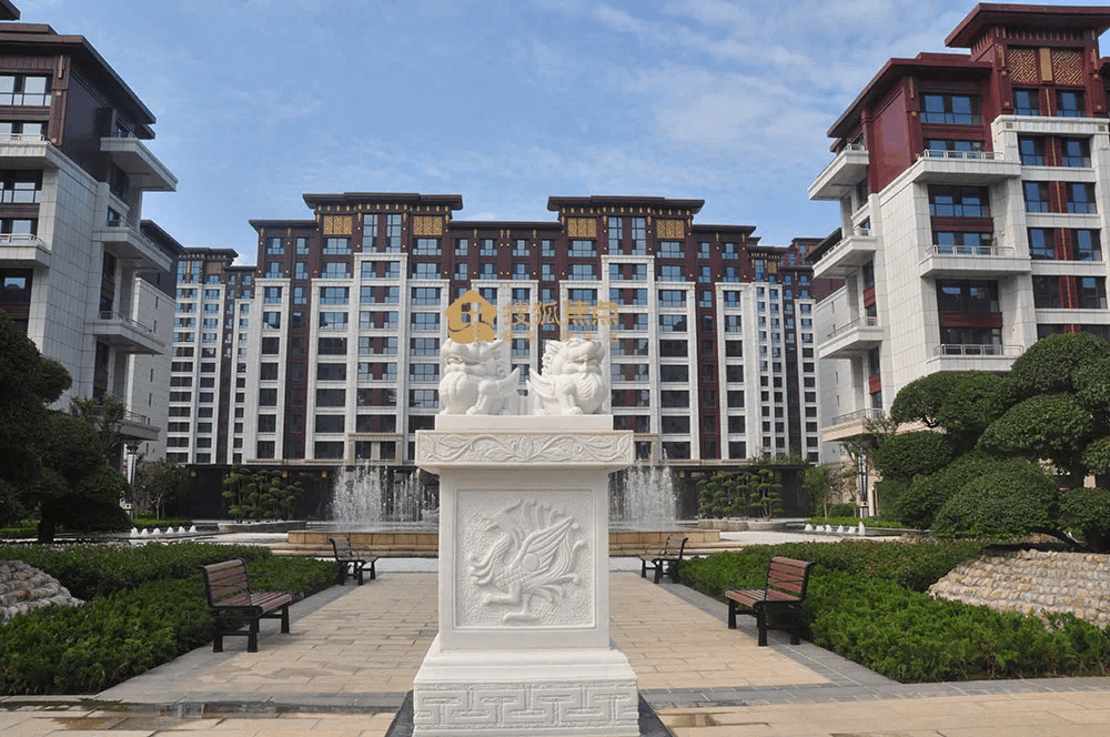 民泰·龙泰贵府,位于齐盛湖畔,抬眼观湖.项目南区总建筑面积约32.