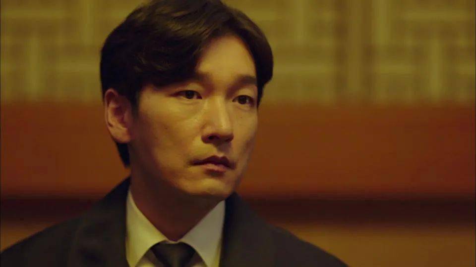 它的神就神在,它是没有遵循"正义必胜,曙光来临"励志套路的电视剧