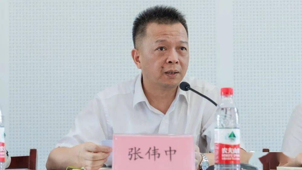 平湖农商银行行长张伟中讲话平湖农商银行行长张伟中表示平湖农商银行